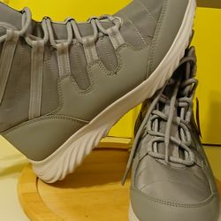 Cheeks Fit Body Sneaker Boots Waterproof Gray With Energy Pad Two Available Eight And A Half And Eight. New . Serious Offers Considered.