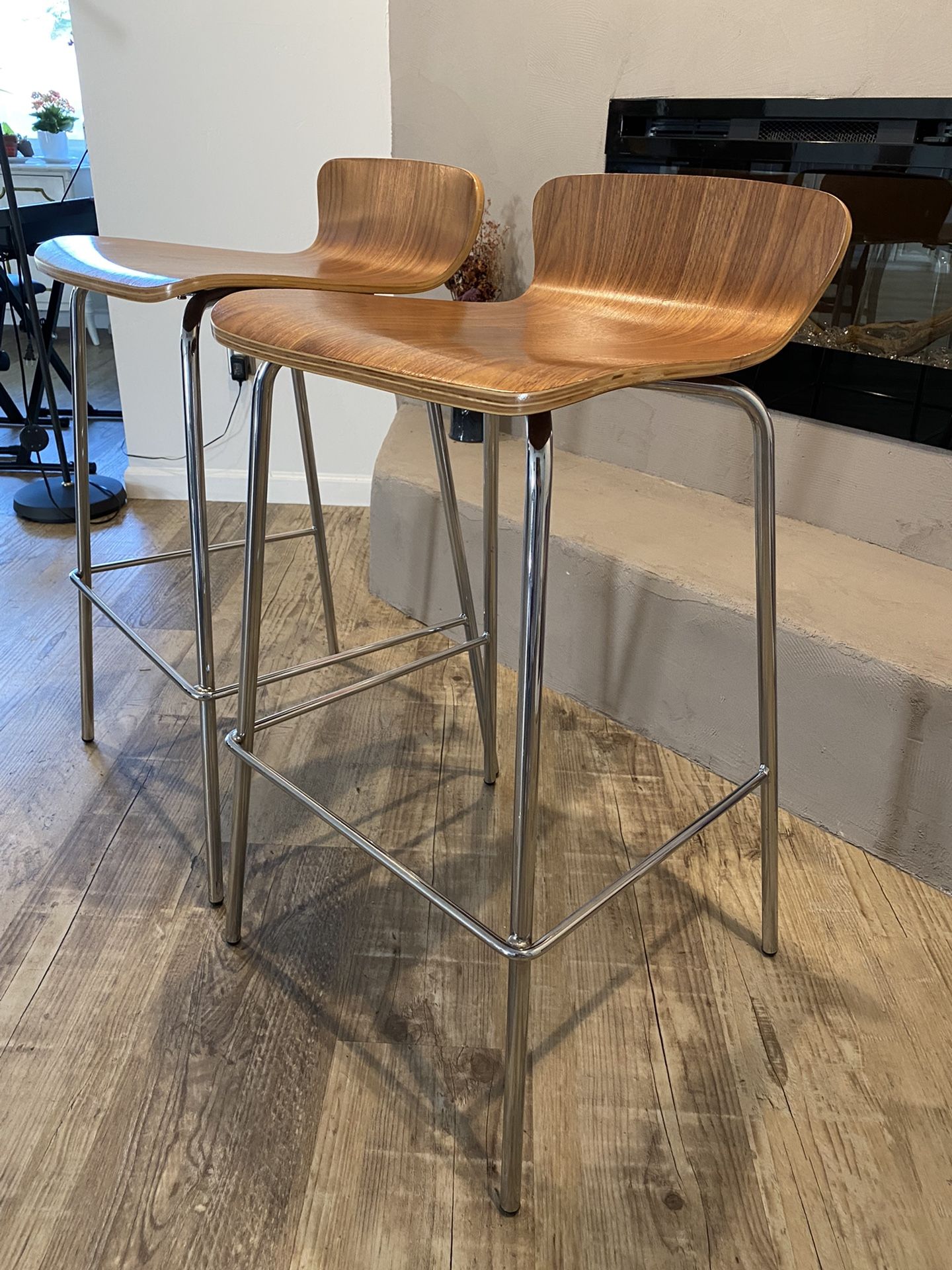 Crate and barrel bar stools (set of 2)