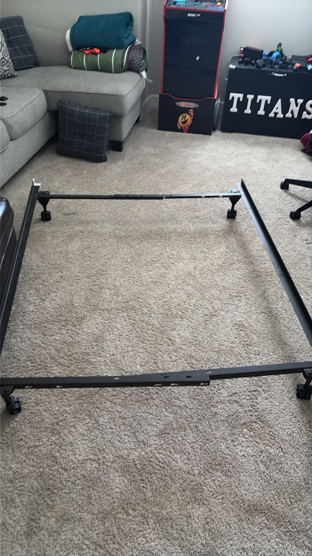 Adjustable bedframe