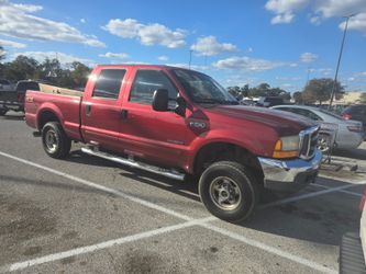 Vendo una troca color Rojo doble cabina alta