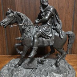 Knight Statue 