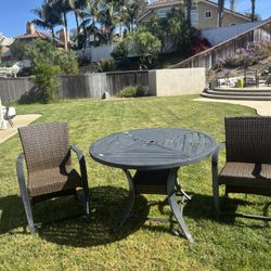 Round Metal Table And 2 Chairs 