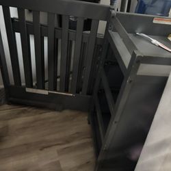 4 In 1 Crib With Changing Table 