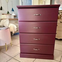 Dresser/ Chest/ Drawers