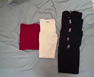 9 Gildan Men’s Medium T-Shirts - Black White Red - Barely Used