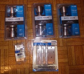 Gatehouse 3 Bed/Bath Doorknobs and 4 hinges