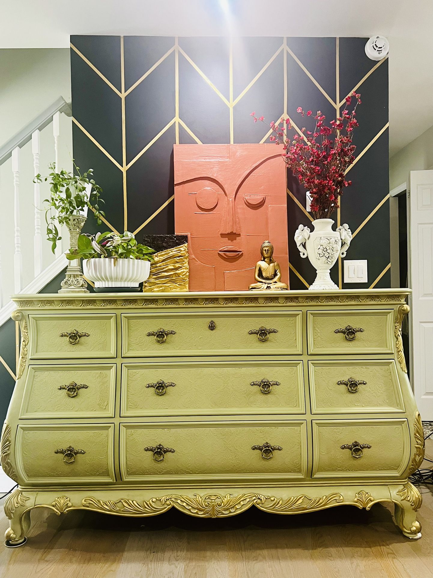 Stunning Solid Wood Retro Antique Dresser – 9 Drawers