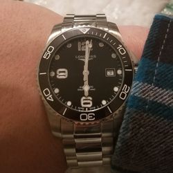 Longines Hydroconquest 41mm Black on stainless steel bracelet.  Black rubber strap included