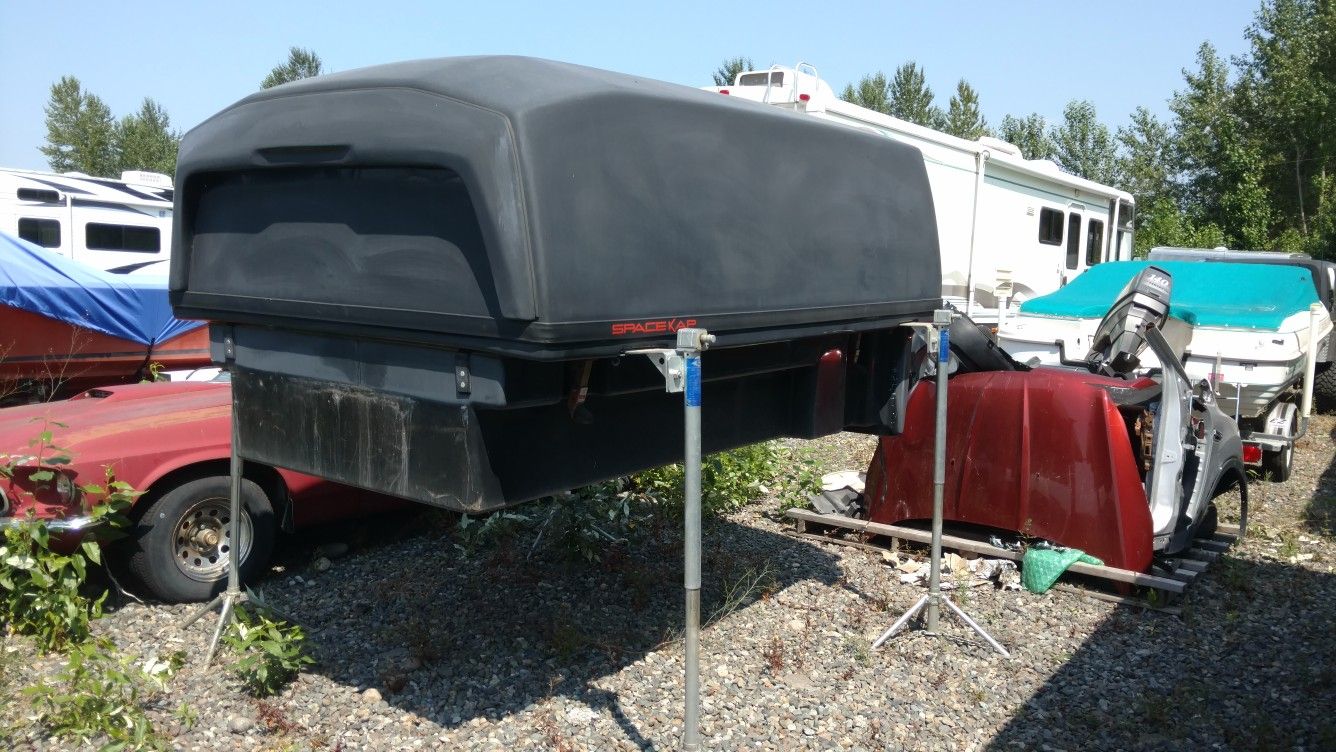 Canopy / Camper / Truck / Space Kap