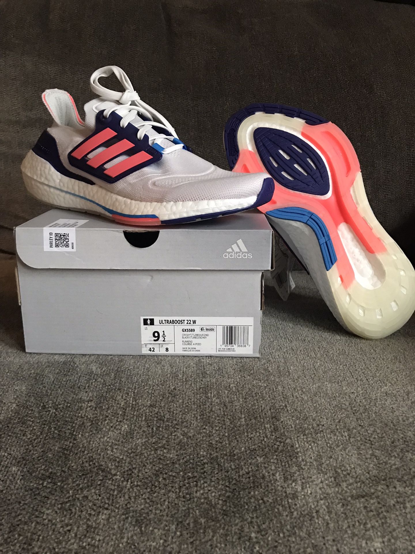 Ultraboost 22 W - 9.5 (wmn) 8.5 (men)