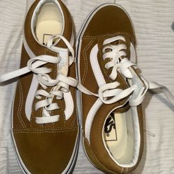 Size 6.5 Women , 5 Men 