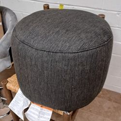 New Small Ottoman See Pictures For Dimensions 