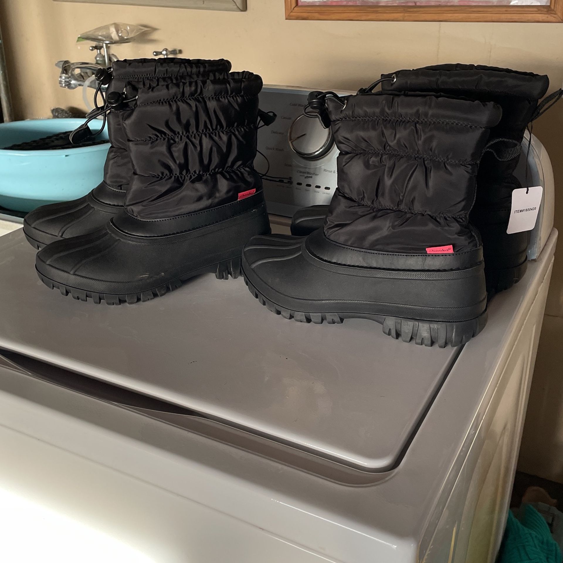 New Snow Boots For Men N Women I Have Different Sizes Buy Now Selling Fast 25.00 Each