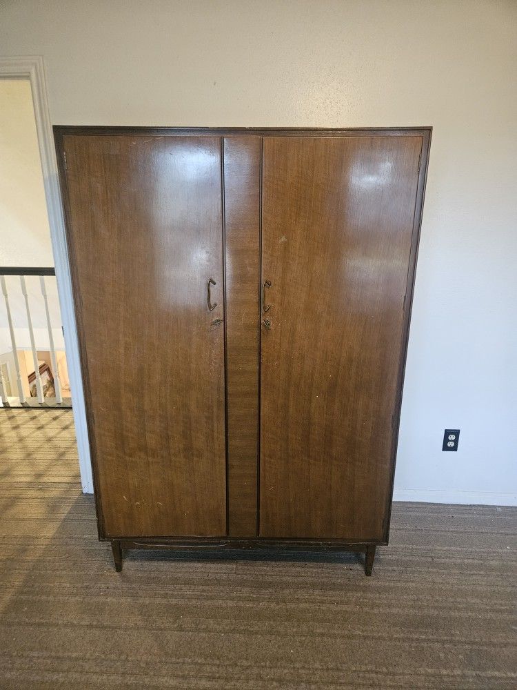 room armoire