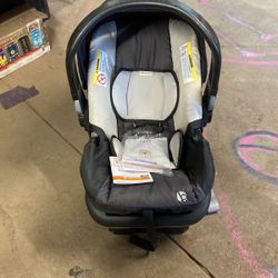 Baby car seat baby trend