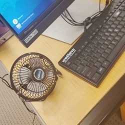 Fan W/USB Included 
