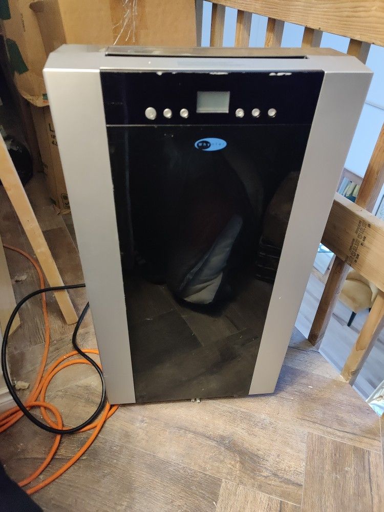 Whynter 14,000 BT Portable A/C for 625 sqft w/ Window Kit & Hoses (Retail: $499)