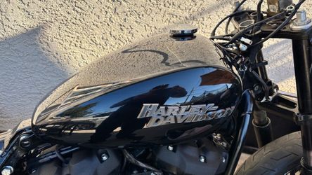 Harley street bob gas tanks