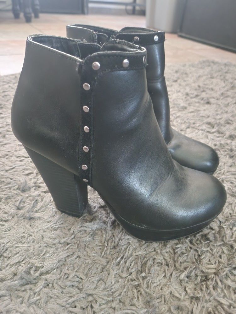 Womens Boots Size 5.5
