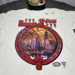 Vintage Chicago Bulls 6 Peat T-Shirt And Hat/Michael Jordan 