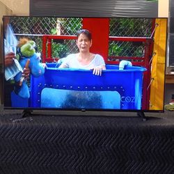 50 Inch Roku 4k Smart Onn Really Nice Tv Comes With Remote Control Shows Great Picture Works Perfect Guaranteed 