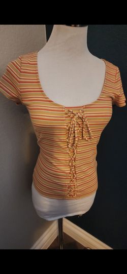 Super cute y2k inspired shirt in size S