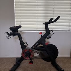 Peloton Bike – Works Great as Spin Bike (No Metrics/Screen)
