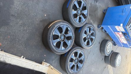 Range River  275 45 21.   5 Lugs 