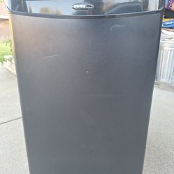 Mini Fridge 2.6cuft Danby Designer