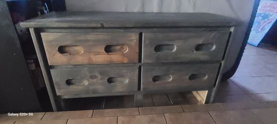 Full size bed