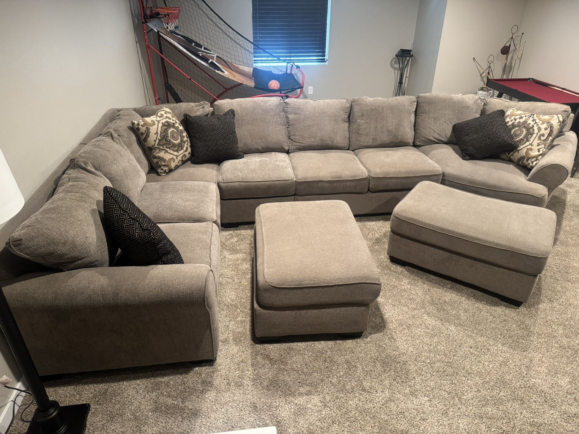 Four Piece Sectional Corner Couch With Two Ottomans