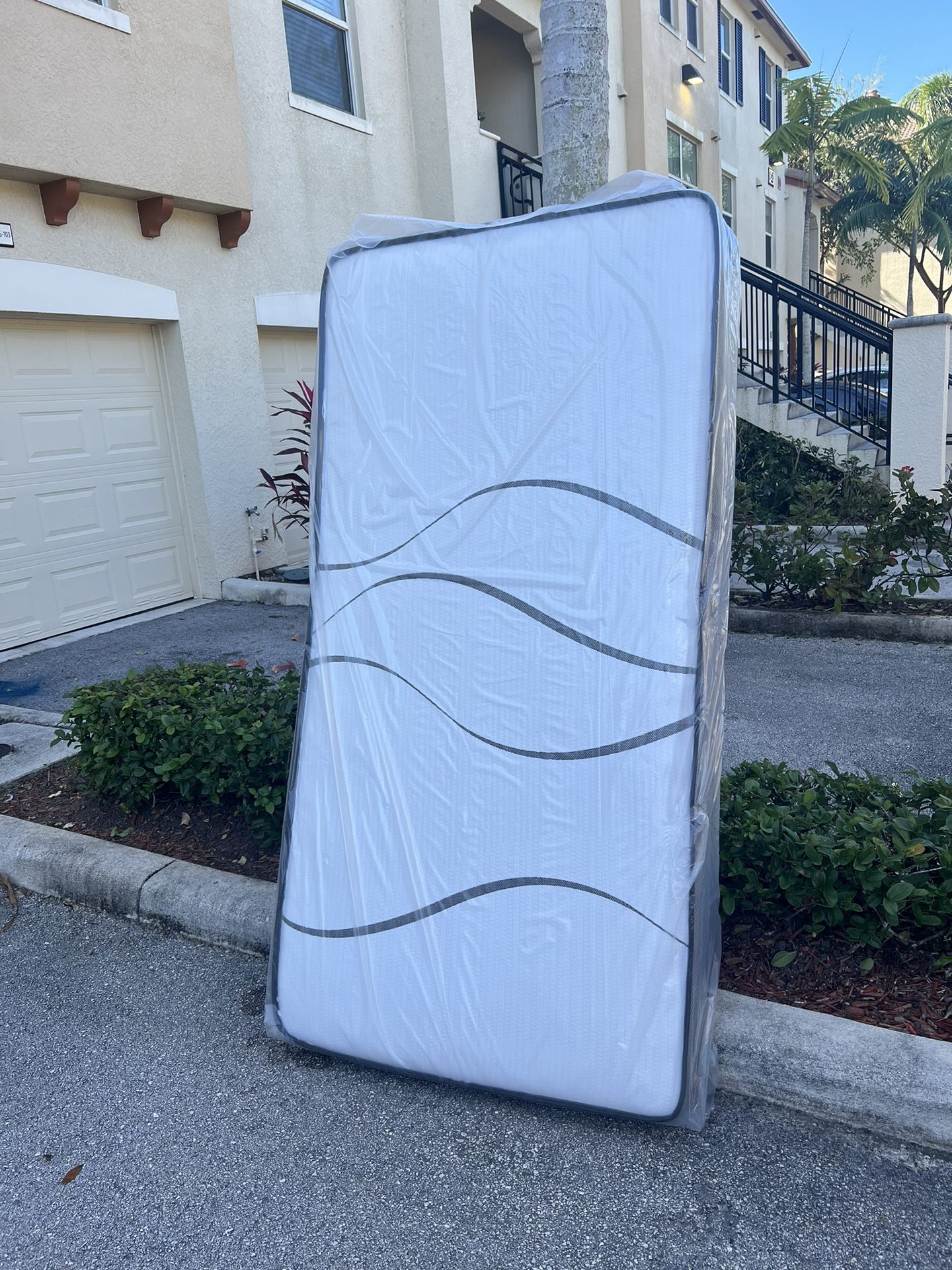 Mattresses: twin full  queen regular  Colchon Nuevo Colchones plush or pillow top available cama bed mattress