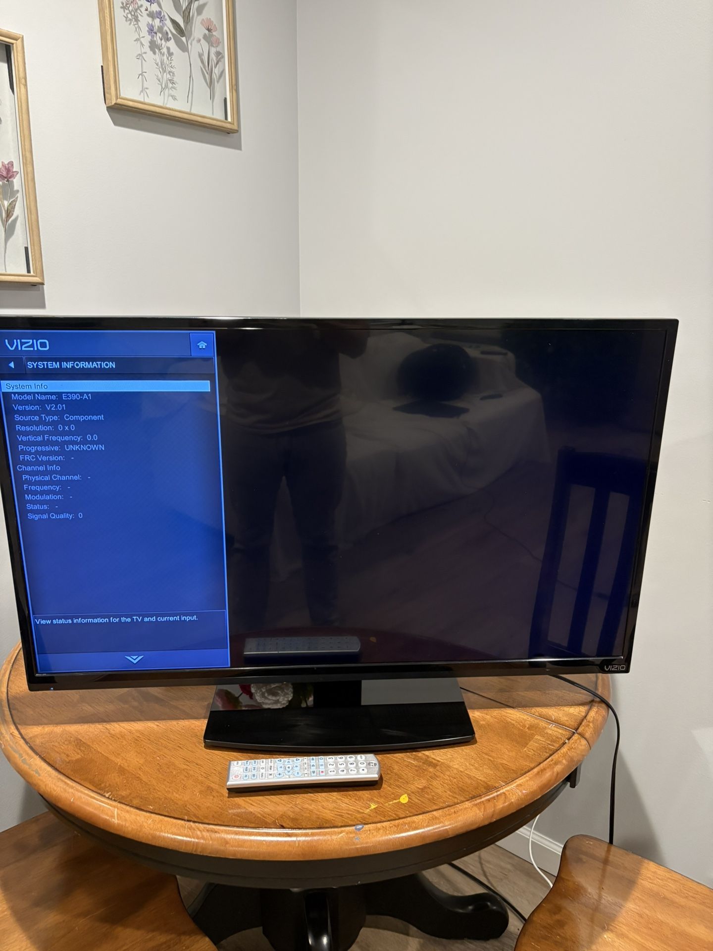 TV With Stand Mount And Universal Remote