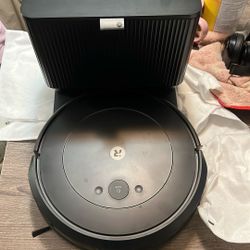 Roomba Vacuum Essential 2