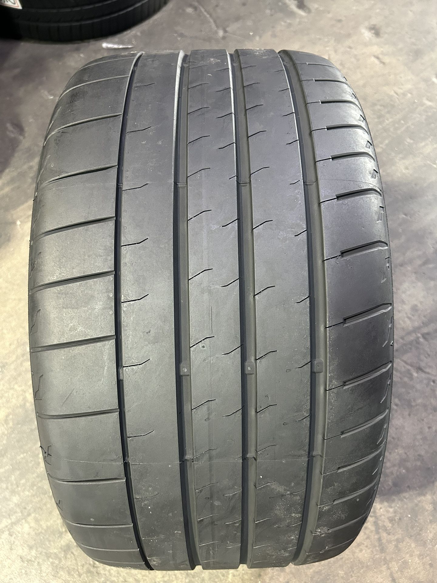 SINGLE USED TIRE BRIDGESTONE POTENZA SPORT…305/35/20