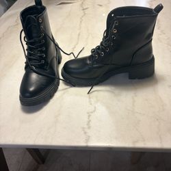 Women's black ankle boots, lace-up