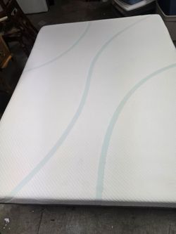 Queen Tempur-pedic mattress