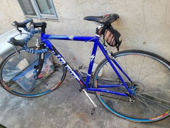 Specialized Allez road bike features distinctive blue