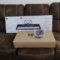 61 Key TEACHING  KEYBOARD HEADPHONES AND SEAT 