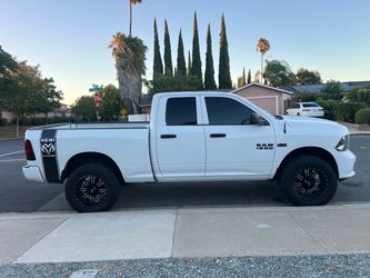 2016 Ram 1500 Tradesman Crew Cab 5.7 HEMI – Clean Title – $16,000 OBO