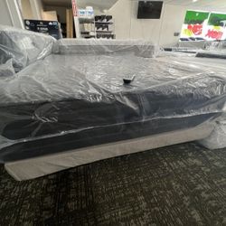 New Beautyrest Black Queen Mattress With Adjustable Base