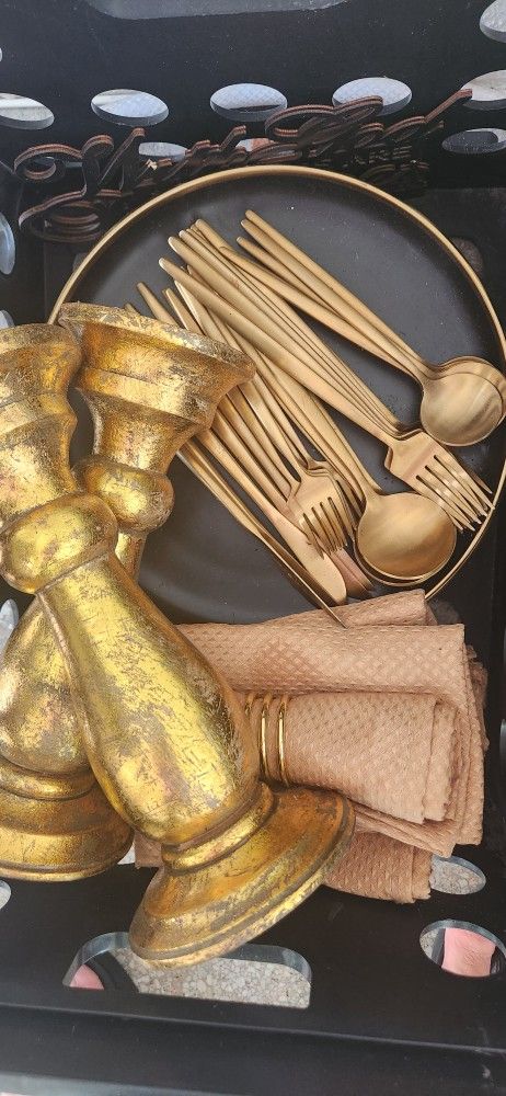 Golden Plate And Utensils Plus Set..