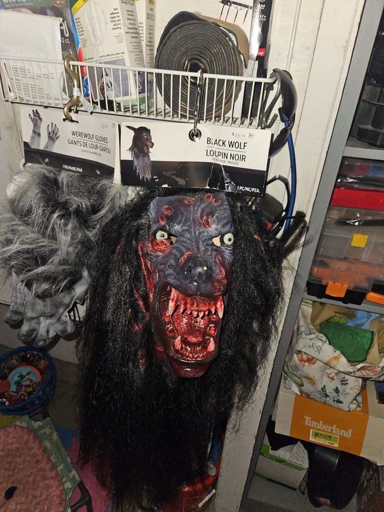 Werewolf Halloween Mask An Claws