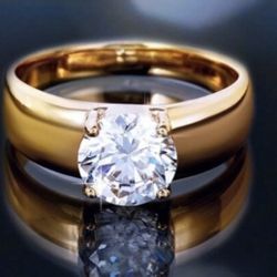 R230- Luxury Beautiful Ring With White Zircon!