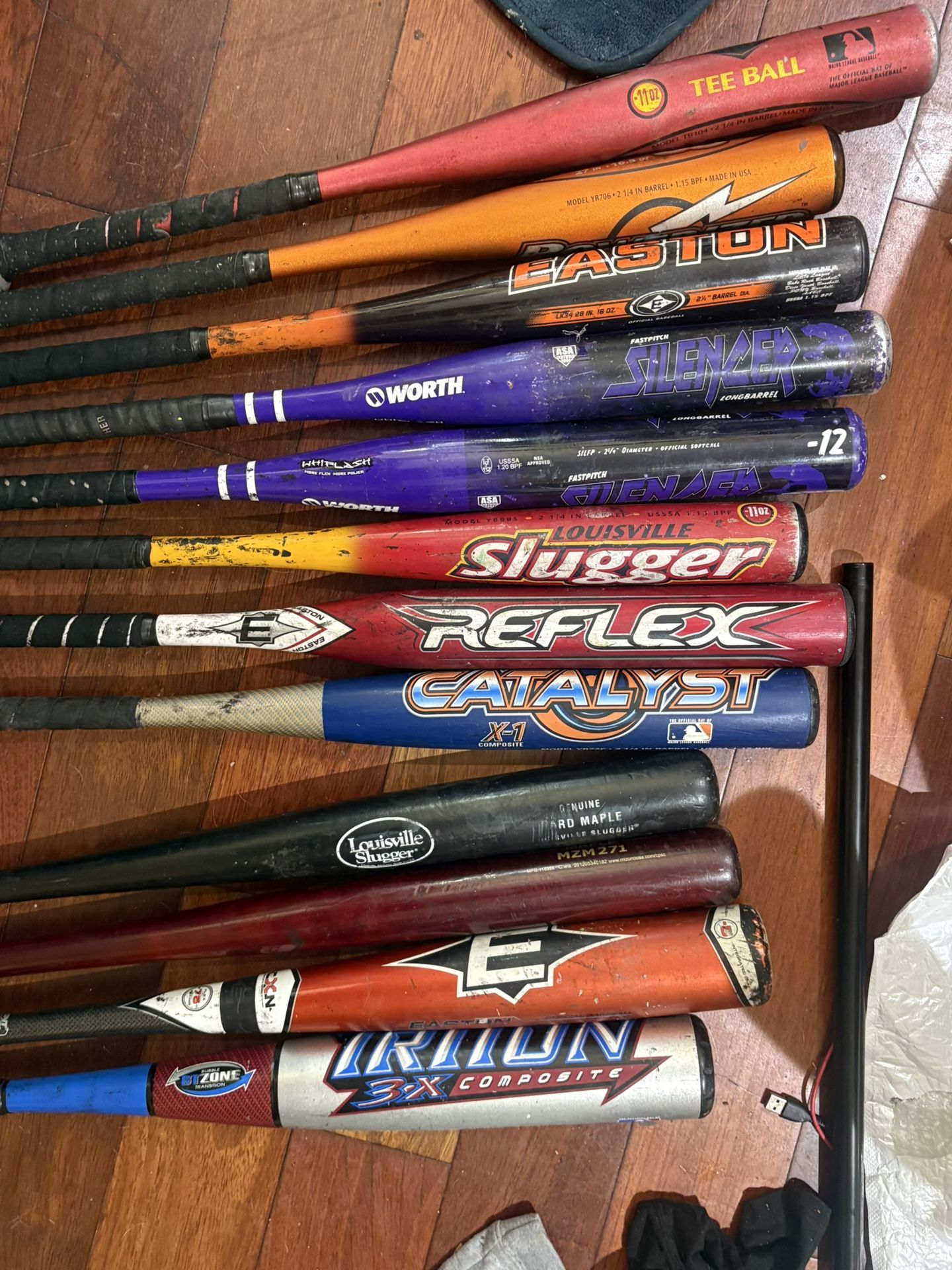 Assortment Of Baseball Bats READ DESCRIPTION