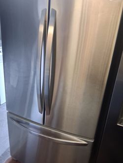 LG stainless steel french doors fridge fully functional ice maker works great