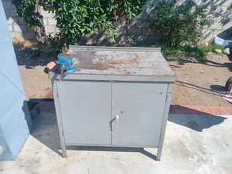 Work bench cabinet with vise