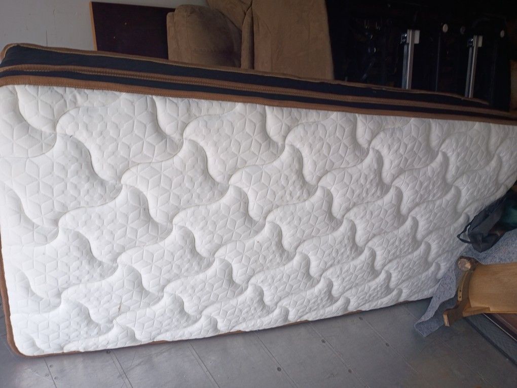 Premium Mattress Twin