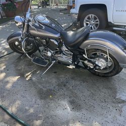 Yamaha  Vstar 1(contact info removed)