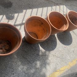 Se Venden Estas Terracotta Pots  3 Son Made In Italy  14”wide 12 Tall $50 Por Las 4 Venir Por Ella’s En Culver City